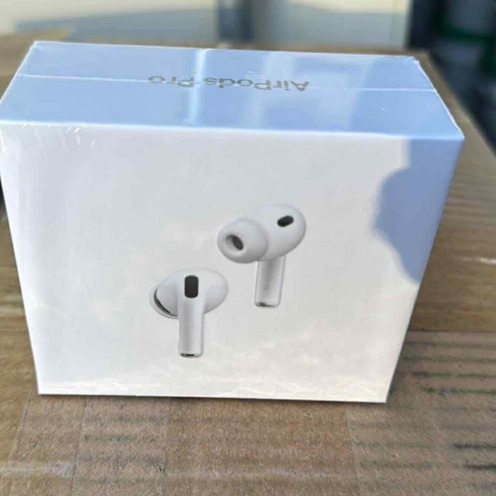 Apple AirPods Pro White Wireless Earbuds with Charging Case